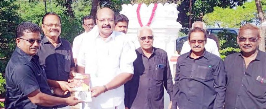 தஞ்சை சட்டமன்ற உறுப்பினர் டி.கே.ஜி.நீலமேகத்துக்கு கழகப் பொறுப்பாளர்கள் வாழ்த்து அரசியல்