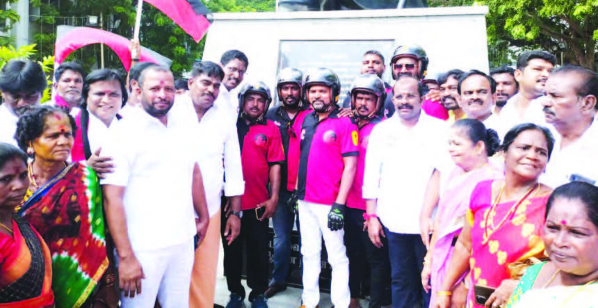 தந்தை பெரியார் சிலையின் அருகிலிருந்து தி.மு.க. இளைஞரணி 2ஆவது மாநில மாநாடு விளக்க சக்கர வாகன பேரணி தொடக்கம் தமிழ்நாடு