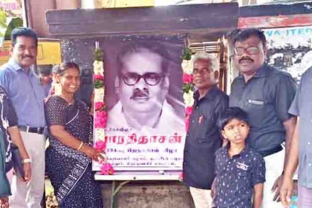 மாலை அணிவித்து மரியாதை