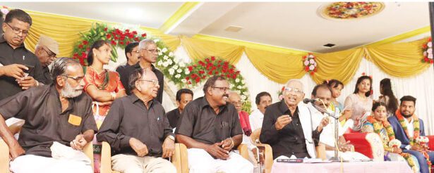 ஆசிரியர் உரை, கழகம்