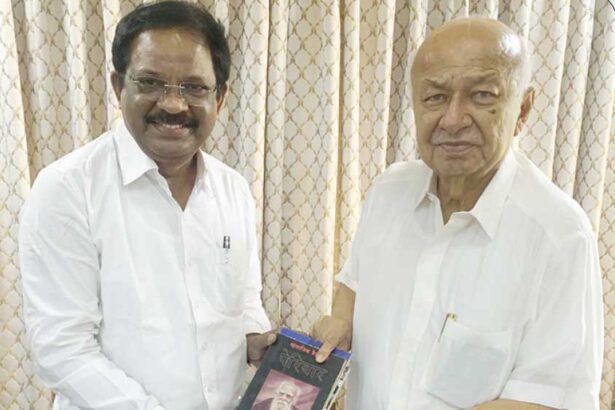 மேனாள் ஒன்றிய உள்துறை அமைச்சர் பெரியார் நூல்கள் அளிப்பு! இந்தியா