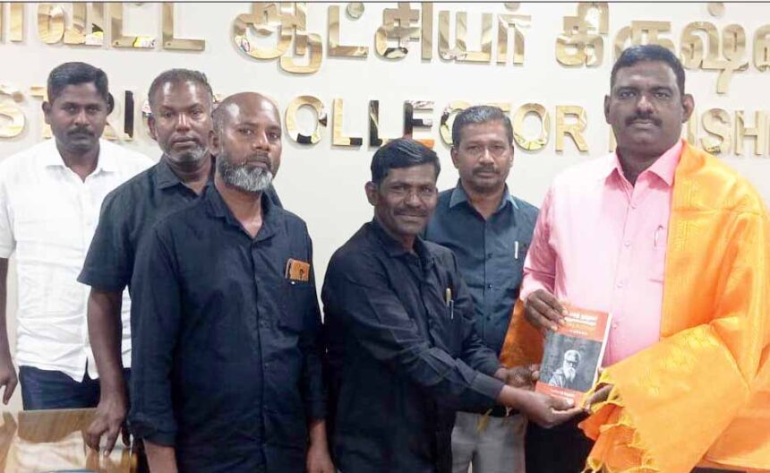 கிருட்டினகிரி மாவட்ட கழக நிர்வாகிகள் புதிய மாவட்ட ஆட்சியருக்கு பெரியார் புத்தகம் வழங்கி சந்திப்பு திராவிடர் கழகம்