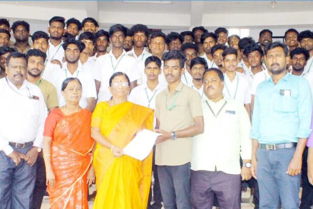 பெரியார் பாலிடெக்னிக்கில் டி.வி.எஸ். - டி.எஸ்.இ. சென்னை நிறுவனம் நடத்திய வளாக நேர்காணல் தமிழ்நாடு