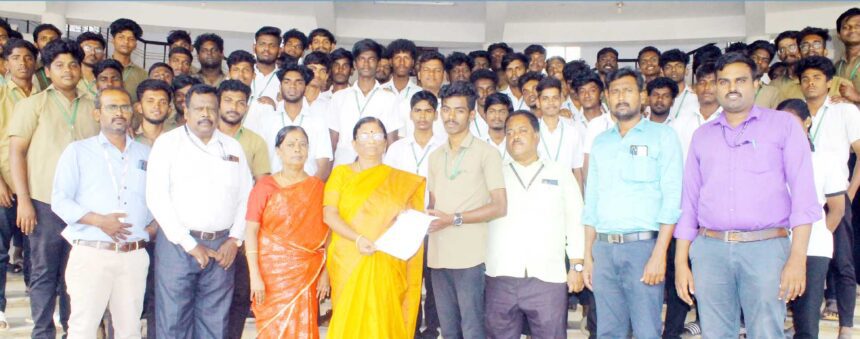 பெரியார் பாலிடெக்னிக்கில் டி.வி.எஸ். - டி.எஸ்.இ. சென்னை நிறுவனம் நடத்திய வளாக நேர்காணல் தமிழ்நாடு