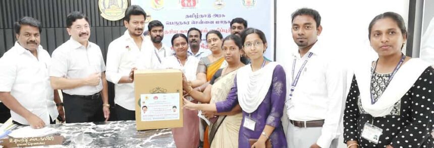 தேசிய காசநோய் ஒழிப்புத் திட்டத்தின் கீழ் சிகிச்சை பெற்று வரும் காசநோயால் பாதிக்கப்பட்ட 250 நோயாளிகளுக்காக ஊட்டச்சத்து உணவுப் பொருட்களை 29.3.2025 அன்று மருத்துவர்களிடம் வழங்கினார். தமிழ்நாடு