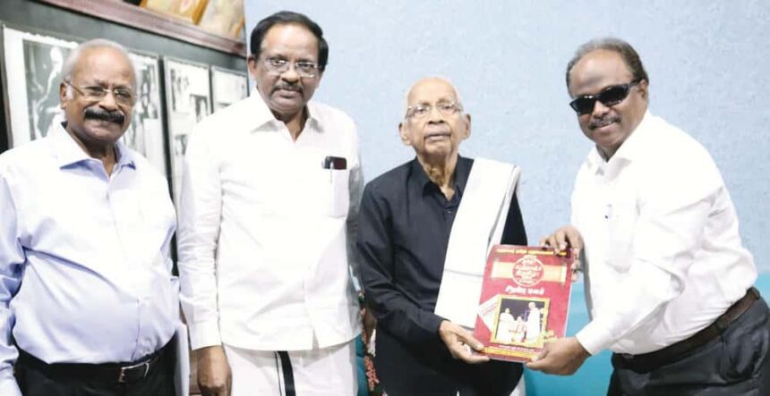 தமிழர் தலைவருக்கு பயனாடை அணிவித்து, புரட்சிக் கவிஞர் பாரதிதாசன் பிறந்த நாளான ஏப்ரல்–29அய் உலகத் தமிழ் நாளாக அறிவிக்கக் கோரும் கோரிக்கையை முன்வைத்தனர் திராவிடர் கழகம்