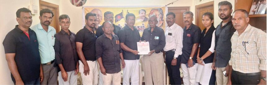 பொள்ளாச்சி தி.பரமசிவம் கோவை மருத்துவக் கல்லூரிக்கு உடற்கொடை பதிவு பத்திரத்தை கழக ஒருங்கிணைப்பாளர் இரா. ஜெயக்குமாரிடம் வழங்கினார் திராவிடர் கழகம்