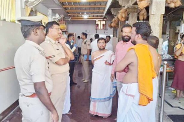கடவுள் சக்தி இதுதானா? மகாலட்சுமி கோவிலில் ரூ.25 லட்சம் நகை திருட்டு! இந்தியா