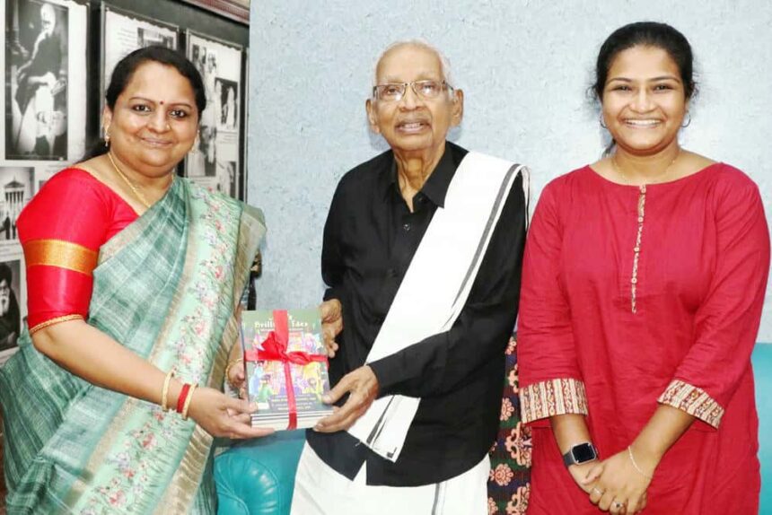 அன்புடன் ஆனந்தி எழுதிய புத்தக தொகுப்புகளை தமிழர் தலைவர் ஆசிரியர் கி. வீரமணி அவர்களிடம் வழங்கினார். திராவிடர் கழகம்