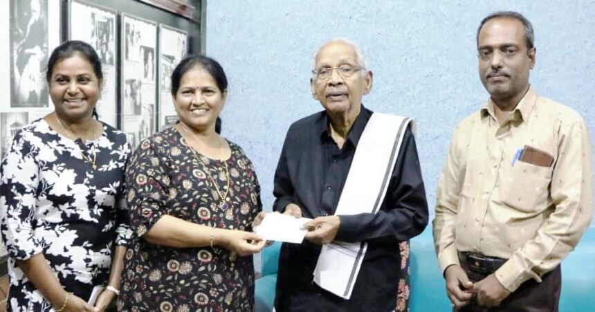 செல்வியின் பிறந்தநாளையொட்டி கழகத் தலைவர் பயனாடை அணிவித்து வாழ்த்து திராவிடர் கழகம்