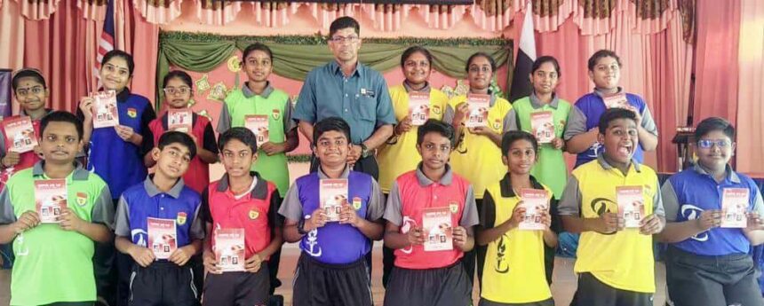 மலேசிய குழந்தைகளுக்கு புத்தகம் அன்பளிப்பு இந்தியா