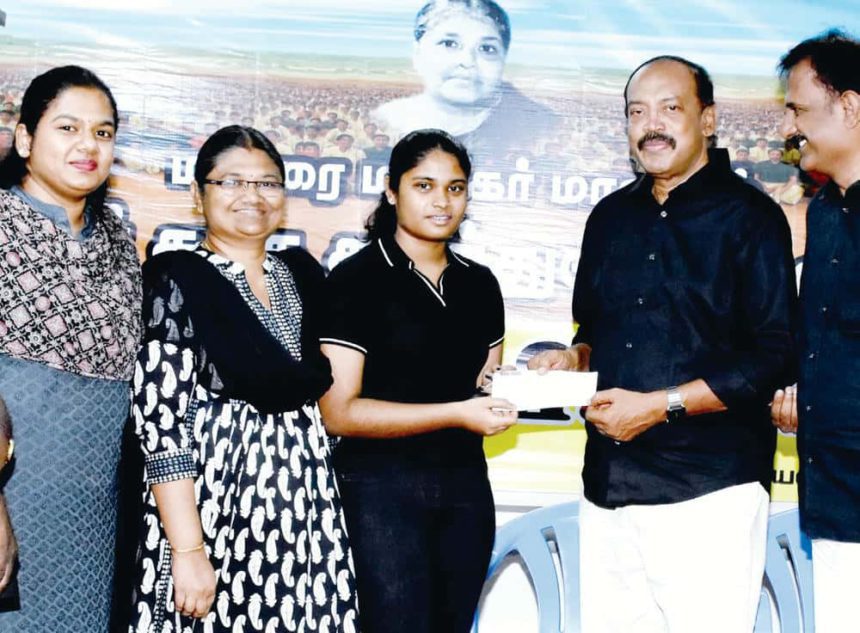 ‘பெரியார் உலக’த்திற்கு ரூ.1,00,000 நன்கொடை நன்கொடை