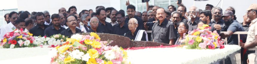முத்தமிழறிஞர் கலைஞர் அவர்களின் ஏழாம் ஆண்டு நினைவு நாள்: நினைவிடத்தில் மலர்வளையம் வைத்து மரியாதை! திராவிடர் கழகம்