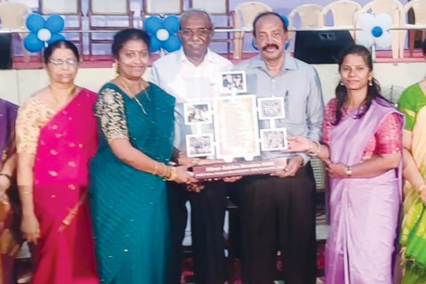 ஆசிரியர்