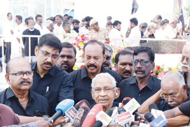 கலைஞரின் நினைவிடத்தில்