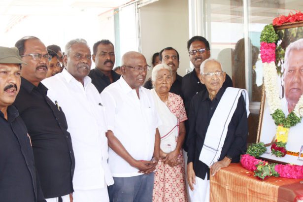 மாலையணிவித்து மரியாதை