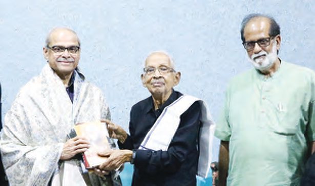 டாக்டர் பரகலா பிரபாகர்