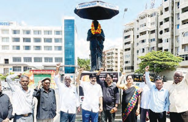 விசாகப்பட்டினத்தில்