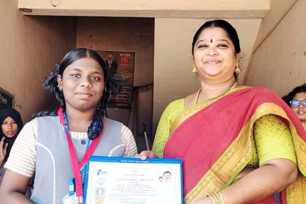 "என் பள்ளி என் பெருமை" என்ற தலைப்பில் நடைபெற்ற கட்டுரைப் போட்டியில்போட்டியில் பெரியார் மணியம்மை பெண்கள் மேல்நிலைப் பள்ளியின் 12ஆம் வகுப்பு மாணவி பதக்கத்தையும் பெற்று பள்ளிக்கு பெருமை சேர்த்தார் என் பள்ளி என் பெருமை