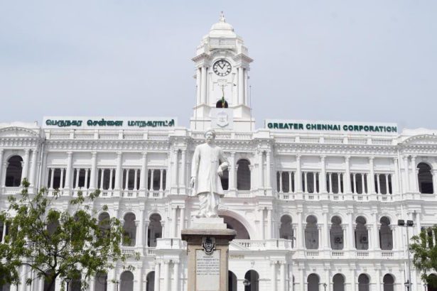 ஊதியம் உயா்வு