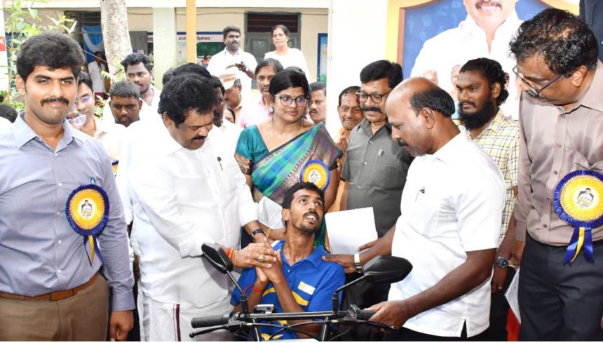 மாற்றுத்திறனாளிகளுக்கு மின்கல சக்கர நாற்காலிகள் தமிழ்நாடு