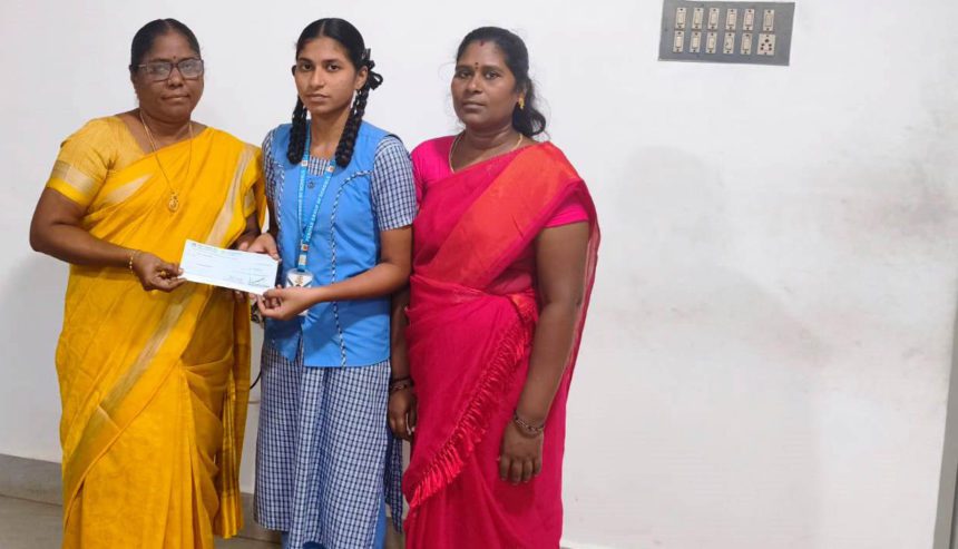 பெண்கல்வியை ஊக்குவிக்கவும், வறியோருக்கு உதவும் வகையிலும் மாணவிகளுக்கு ரூ.15 ஆயிரம் கல்வி உதவித்தொகை தமிழ்நாடு