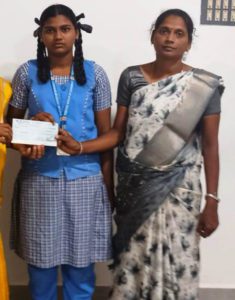பெண்கல்வியை ஊக்குவிக்கவும், வறியோருக்கு உதவும் வகையிலும் மாணவிகளுக்கு ரூ.15 ஆயிரம் கல்வி உதவித்தொகை தமிழ்நாடு