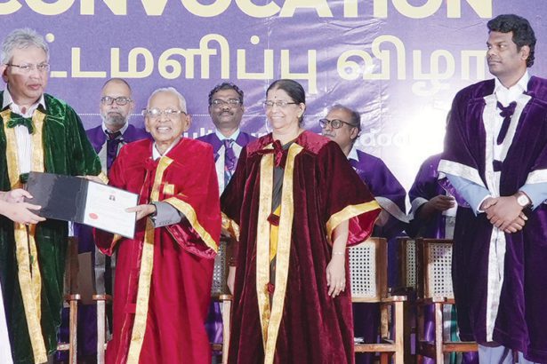 பெரியார் மணியம்மை அறிவியல் மற்றும் தொழில்நுட்ப நிறுவனத்தின் (நிகர்நிலைப் பல்கலைக் கழகம்) 33 ஆம் பட்டமளிப்பு விழா! பட்டமளிப்பு விழா