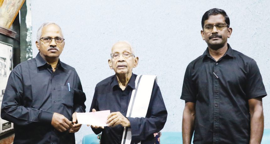 மீன்சுருட்டி -குறுக்கு ரோடு கோ.சுந்தரப் பாண்டியன் ‘பெரியார் உலக’த்திற்கு நன்கொடை நன்கொடை