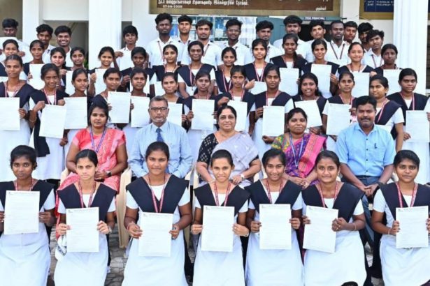 பெரியார் மருந்தியல் கல்லூரியின் பட்டயப்படிப்பு மாணவர்களுக்கு நூறு சதவிகித வேலைவாய்ப்பு வேலைவாய்ப்பு