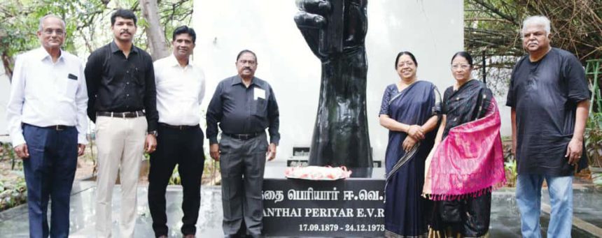 மலர் வளையம் வைத்து மரியாதை திராவிடர் கழகம்