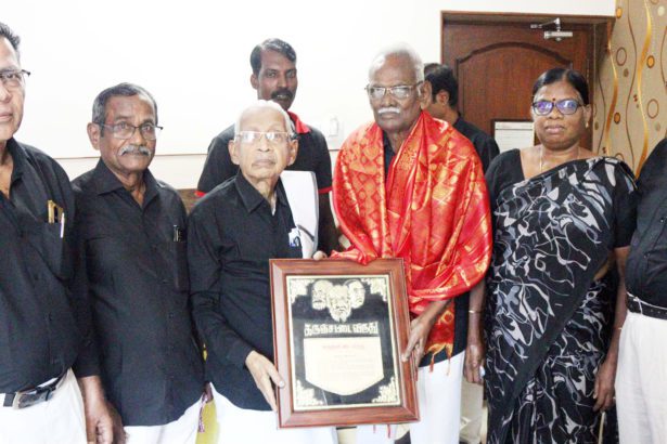 ஆசிரியர் பாராட்டு