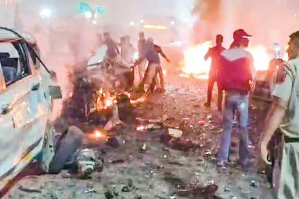 கார் வெடிப்பு