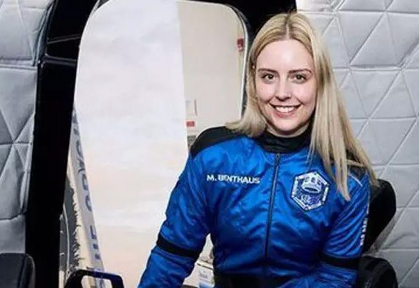 வீல் சேருடன்