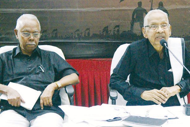 செய்தியாளர்களிடையே