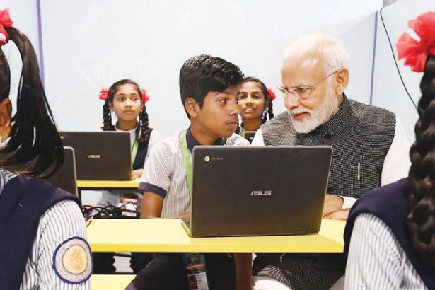 குஜராத் மாடலின்