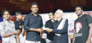 விழுப்புரம், உளுந்தூர்பேட்டையில் ‘பெரியார் உலக’த்திற்குத் தமிழர் தலைவரிடம் நன்கொடை வழங்கினர் (16.12.2025) நன்கொடை