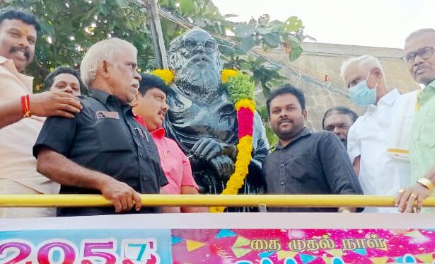 பெரியார் சிலை