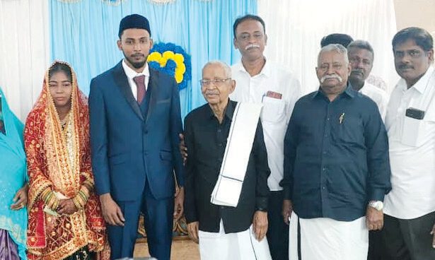 எச்.இக்பால்  – அசினா