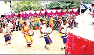 சிறப்புக் கட்டுரை, ஞாயிறு மலர்