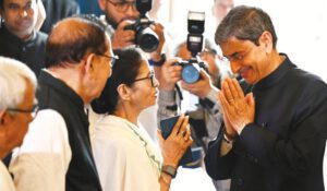 ஆசிரியர் விடையளிக்கிறார், ஞாயிறு மலர்