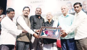 கருநாடக மாநிலம் பெங்களூருவில் சுயமரியாதை இயக்க நூற்றாண்டு நிறைவு மாநாடு கன்னடம், ஆங்கிலம், தமிழ் ஆகிய மும்மொழிகளில் நடைபெற்றது! ஆசிரியர் உரை