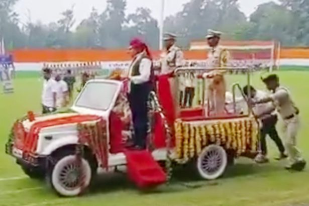 கொடியேற்றும் அணிவகுப்பு