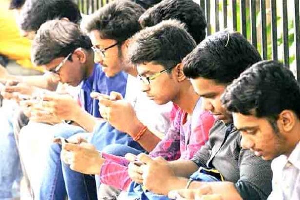 திறன்பேசிகளை ஒரு மணிநேரம் அணைத்து வைக்க வேண்டுகோள் தமிழ்நாடு