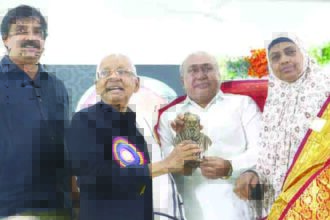 ஆசிரியர் உரை, கழகம்