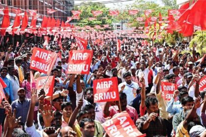 பொதுத் துறையை தனியாரிடம் ஒப்படைக்காதே!