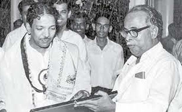 ஞாயிறு மலர்