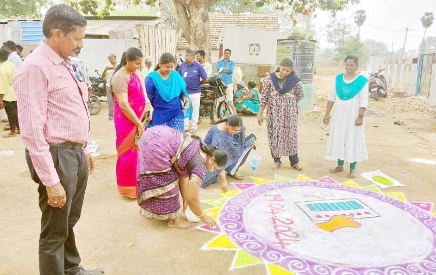 தேர்தல் ஆணையமானாலும் ஒரு நியாயம் வேண்டாமா.... மற்றவை