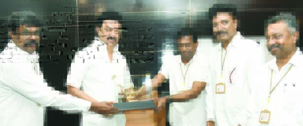 ஆசிரியர் விடையளிக்கிறார், ஞாயிறு மலர்