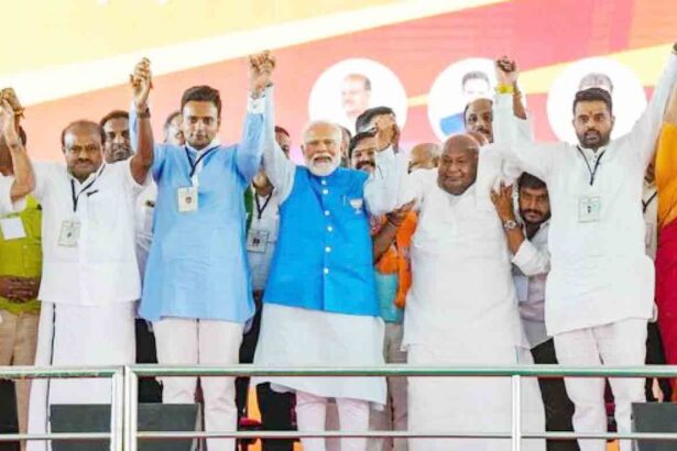 ரேவண்ணாபோன்ற இளைஞர்களின் கைகளில் எதிர்கால இந்தியா உள்ளது என்று மோடி பேசிய காணொலி பரவுகிறது! இந்தியா
